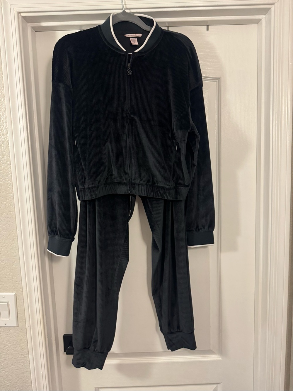 Victoria's Secret Black Ribbed Velour Loungewear Matching Set - Picture 1 of 16